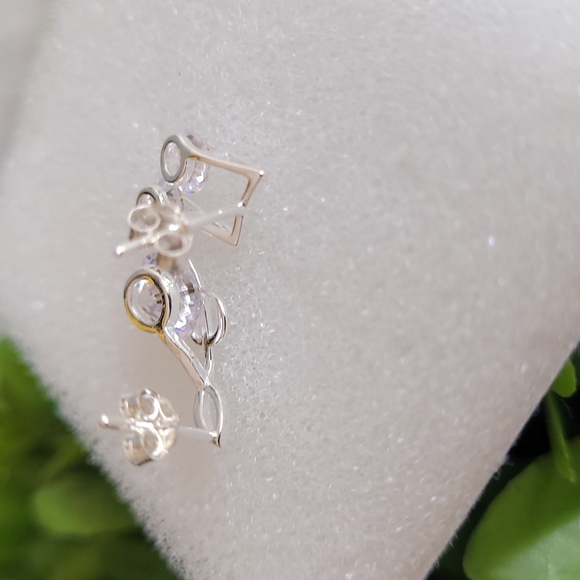 925 Silver Dainty Zircon Musical Note Treble Clef Stud - Picture 14 of 16